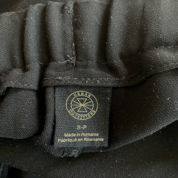 Urban Outfitters Black Pleated Crepe Trousers - Picture 4 of 4